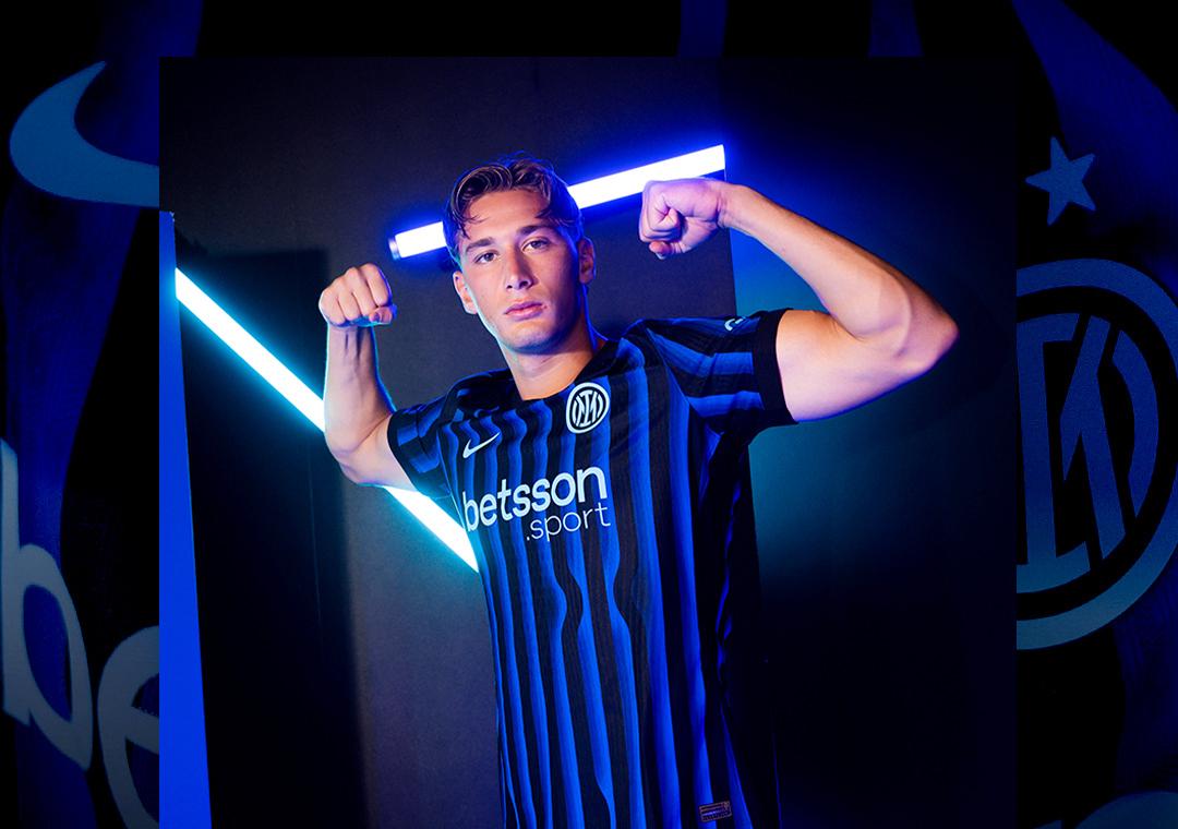 国米与意大利的 “双重宝藏”

20 岁的国米青训中锋皮奥・埃斯波西托，在 20