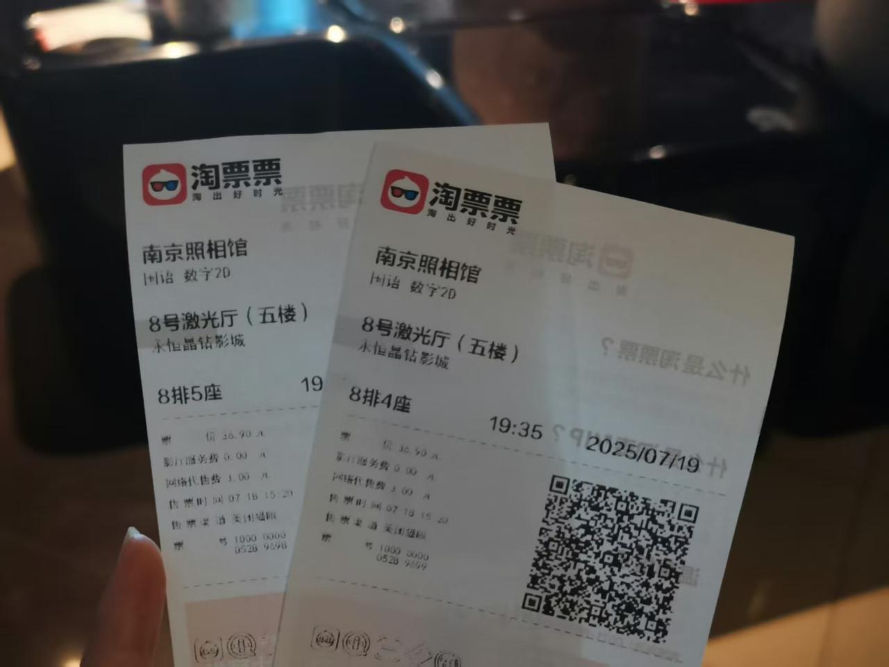 刚看了电影《南京照相馆》，心情久久不能平静。这是我看过的揭露“南京大屠杀”日本罪