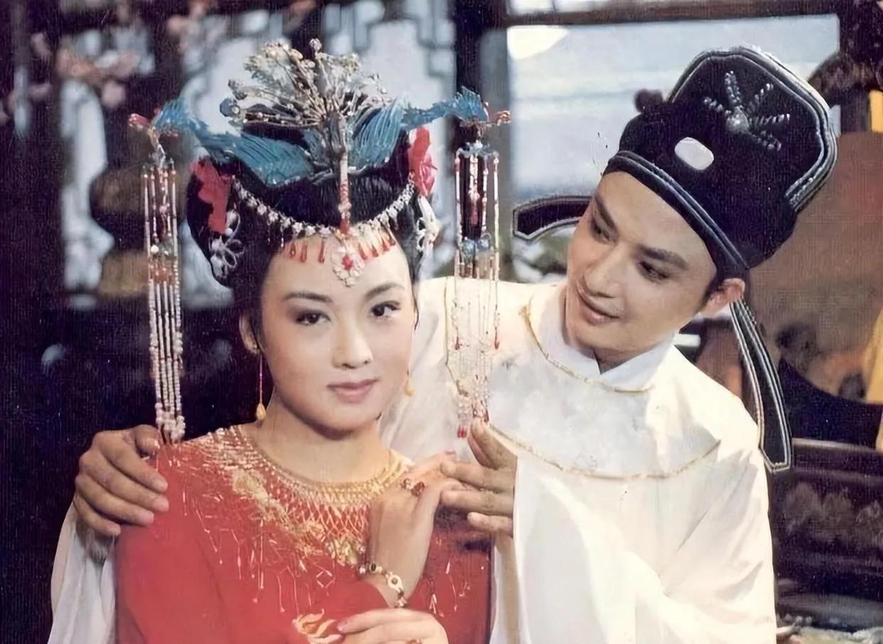 这对男女演员是谁啊？男的帅气，女的漂亮，这是不是电影《杜十娘》剧照啊？这女的扮相