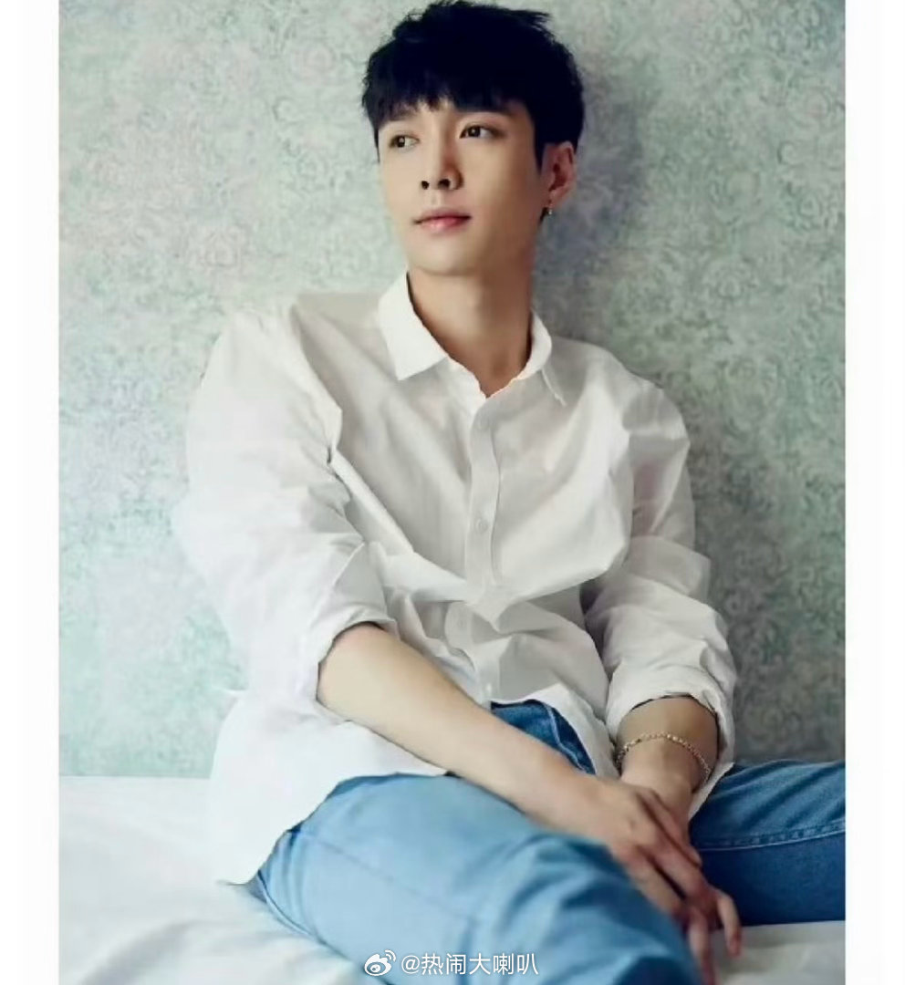 张艺兴 限韩令他是在韩国起家的，所以经常想着跑去韩国呢！ 