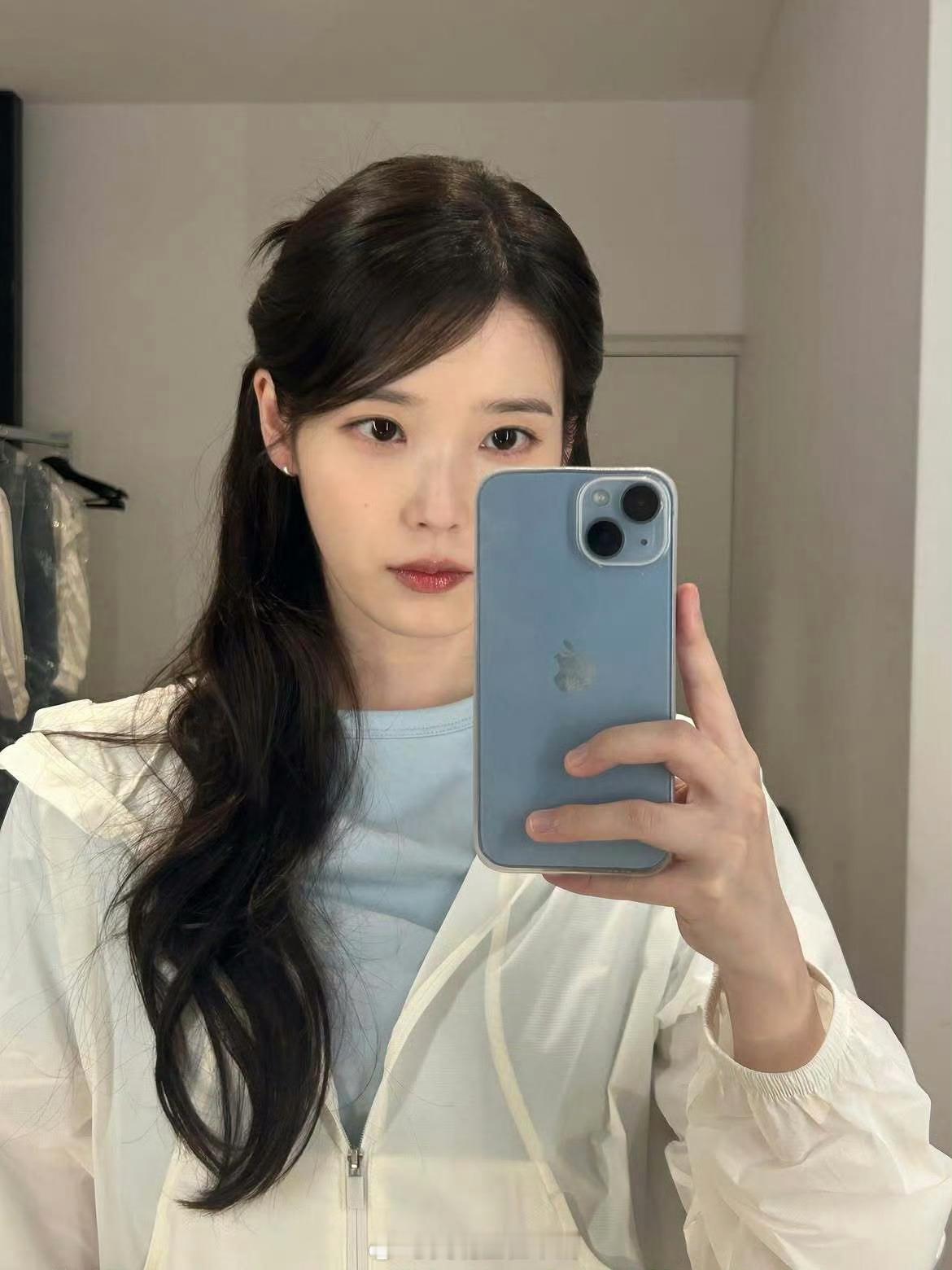 刷到一个好看的小姐姐还在用iPhone 14！ 