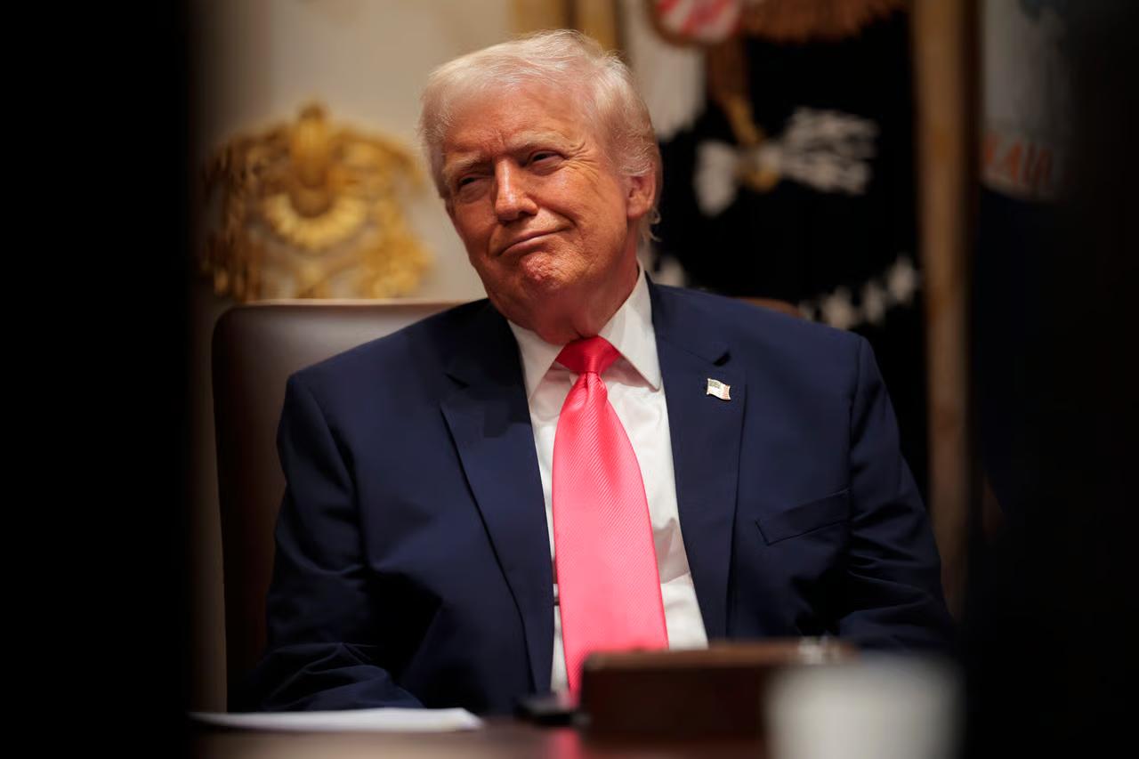 特朗普力挺欧洲极右翼引发分裂🌍：德国选择拥抱，法国刻意疏远

1. 美国总统唐