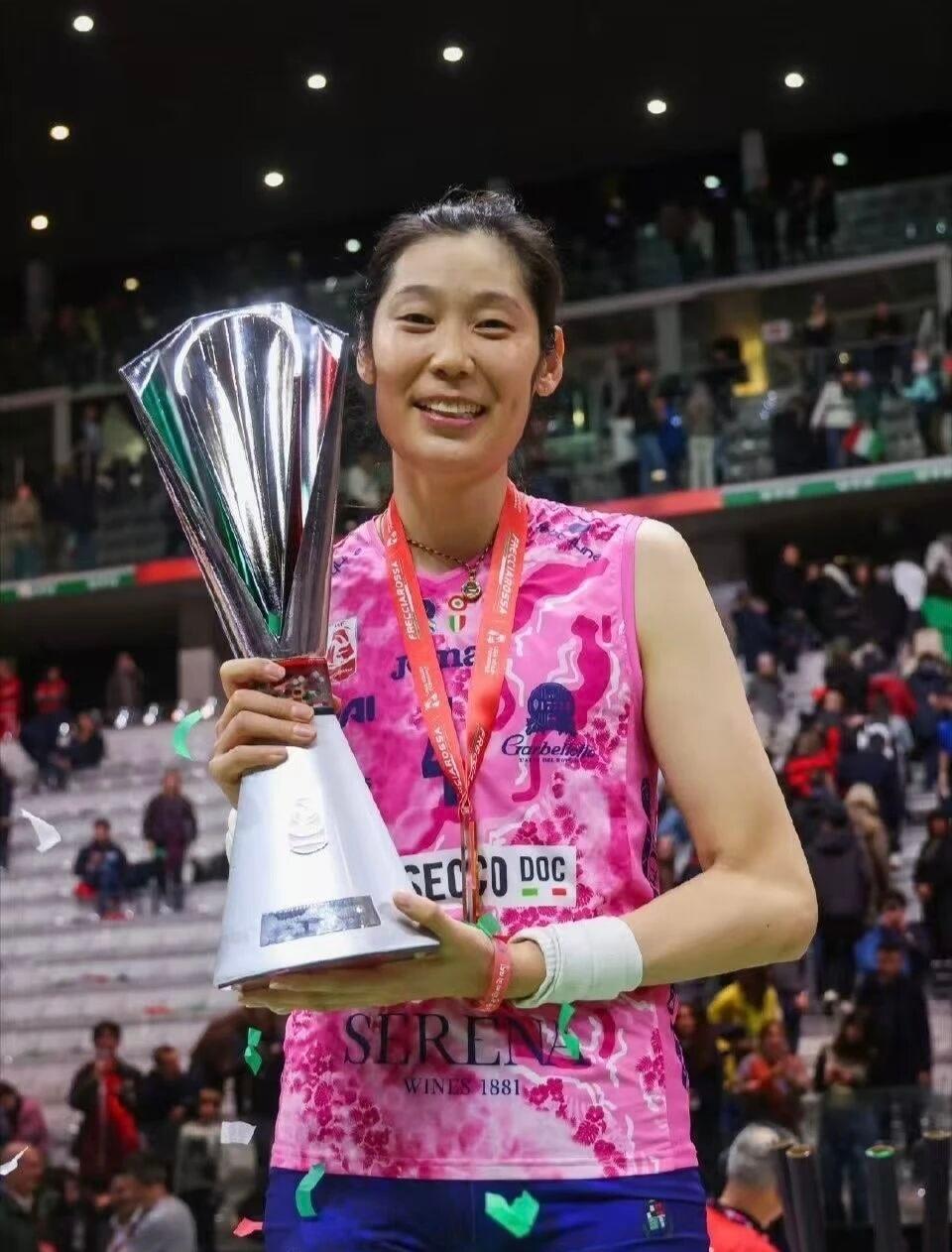 目前三大战神：排球🏐朱婷、篮球🏀李梦、足球⚽️王霜，她们都有共同的特点：基本