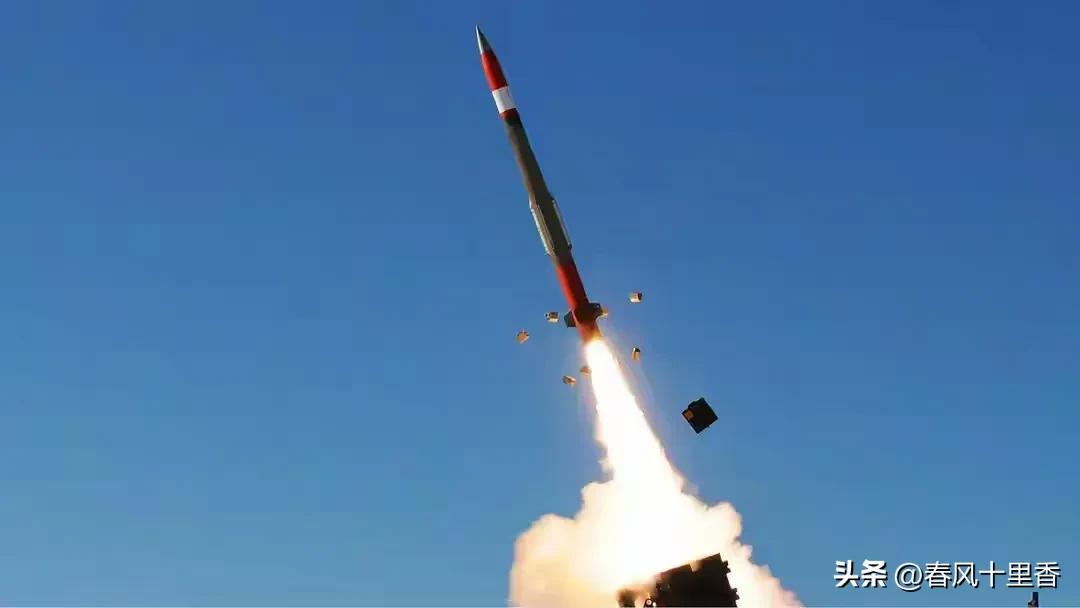 海湾局势愈发紧张。开战仅四天，除阿曼外，其他海湾国家集体陷入困境，弹药告罄，焦头