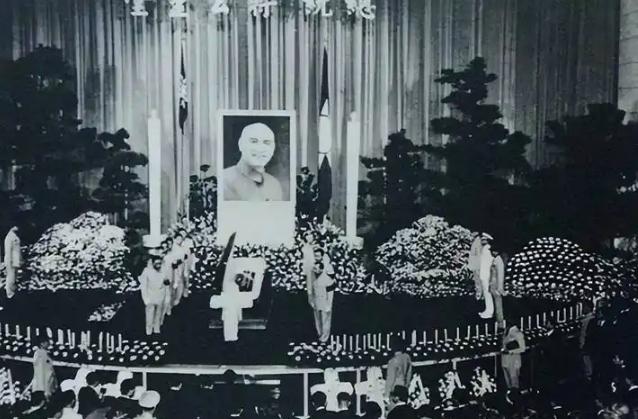 两蒋归葬大陆大戏，真把人等白头了！慈湖悬棺整整50年，老蒋在等，小蒋在等，第三代