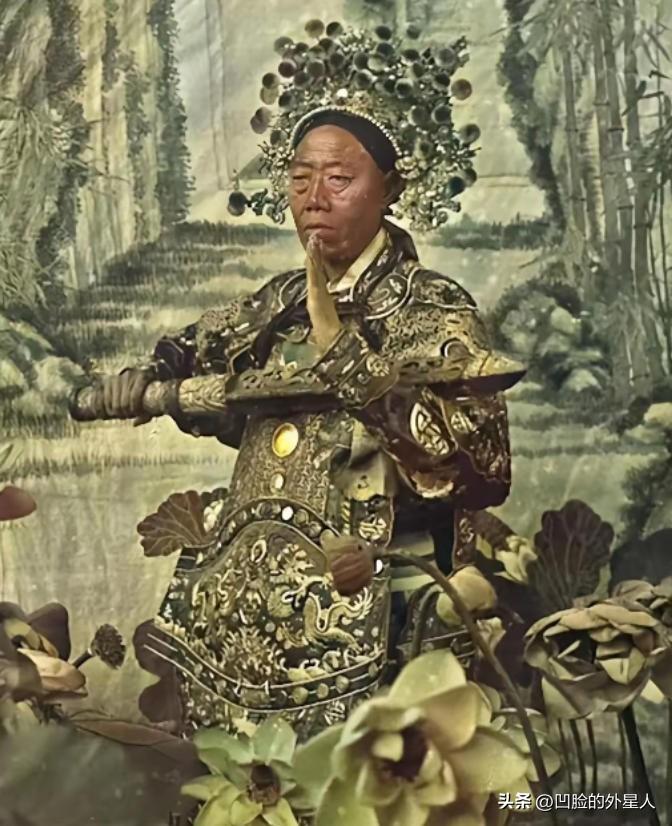 清朝时期，李莲英趁慈禧用膳时，劝她多喝酒，结果慈禧就喝多了，恰逢老方丈求赐字，慈