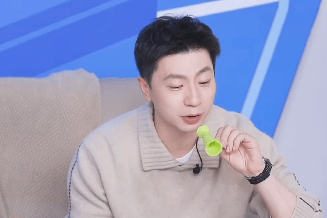 龙队可爱的一面！吹泡泡[爱慕] ​​​