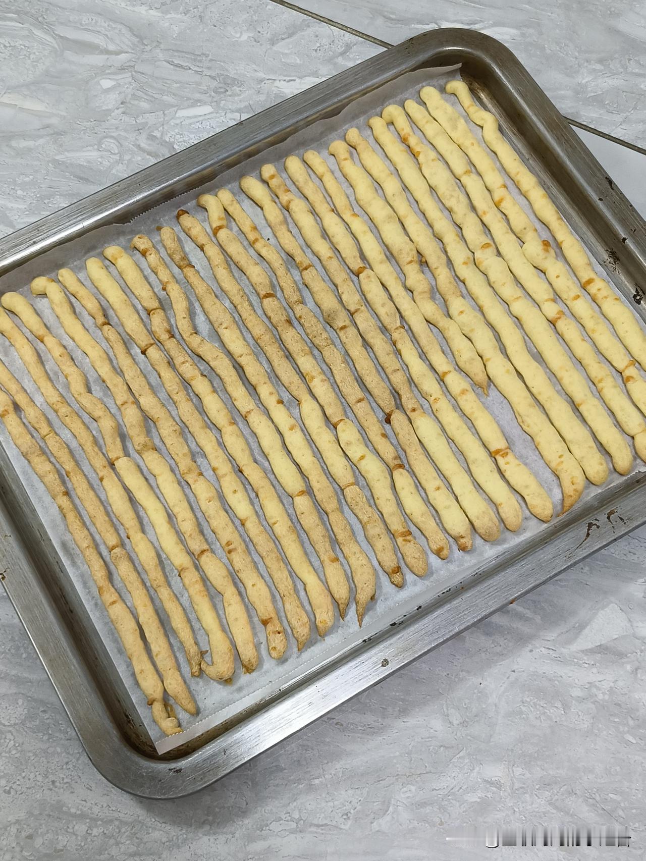 最近的天气不是很好，不是下雨就是阴天，前几天还下了很大的雨夹雪。

不能出去户外