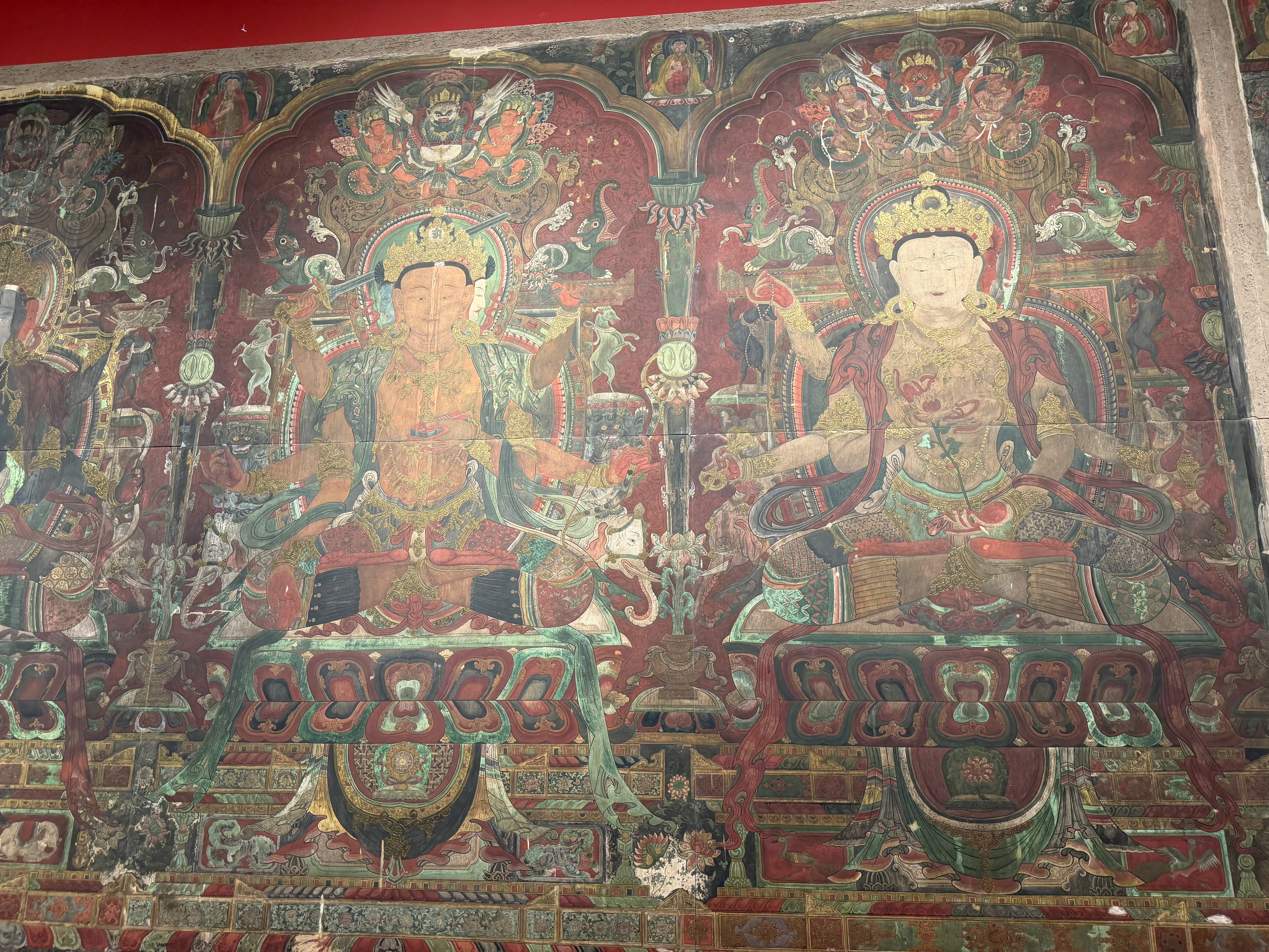 又热又晒就为了来参观青海瞿昙寺展览，虽然壁画都是临摹品，但想看的青海博物馆镇馆之