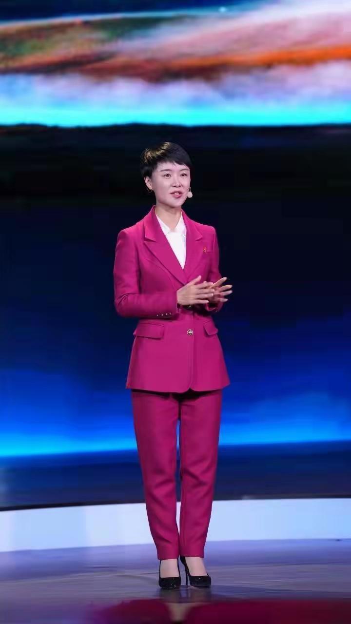 @星辰大海回音壁 ：
心底无私天地宽，高风亮节照人间。
乙巳年冬月二十九（傍晚时