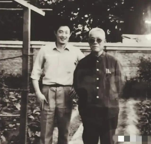 1975年秋，兰州军区司令韩先楚上将前往山西考察，参加了一次学习会。会后，韩司令