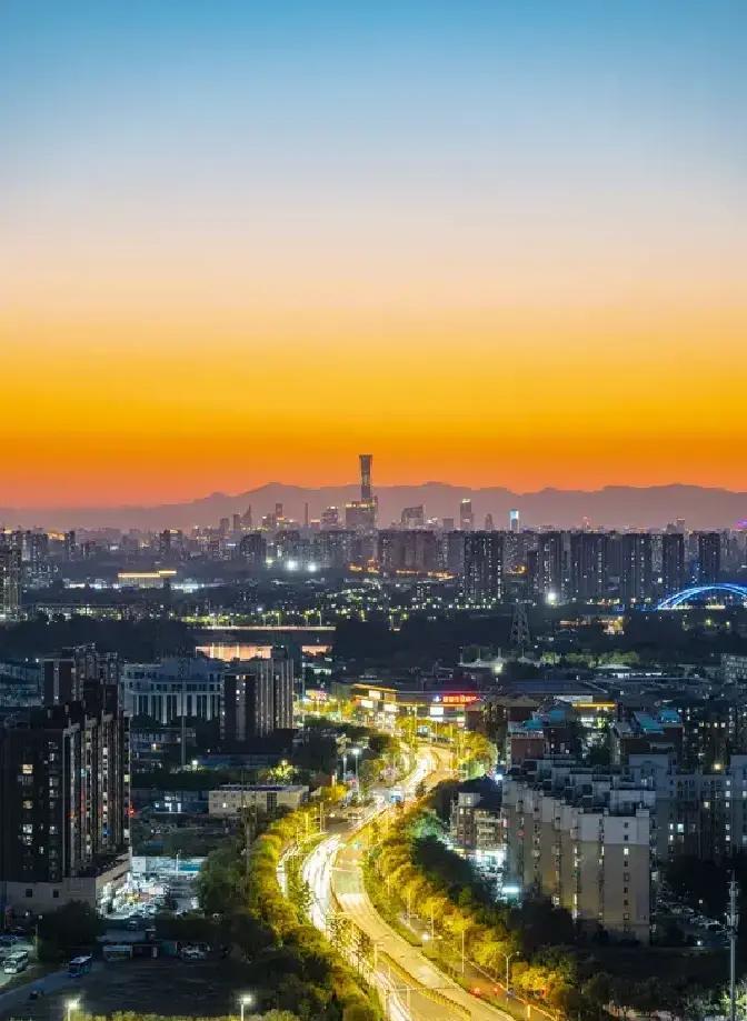 今天发现，通州才是北京湾的地理中心，北京城偏西，发展受限。古代建北京，看中的是高