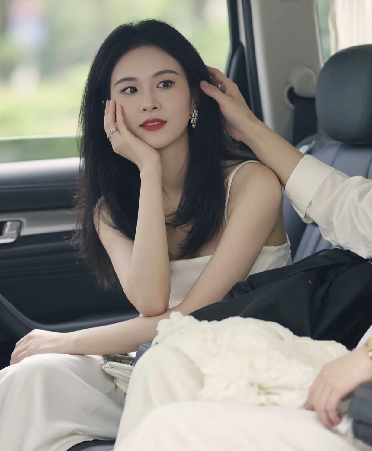 有时候，一句话的力量真的超乎想象。就像有人说了一番话，那简直就是黑暗中的明灯，给