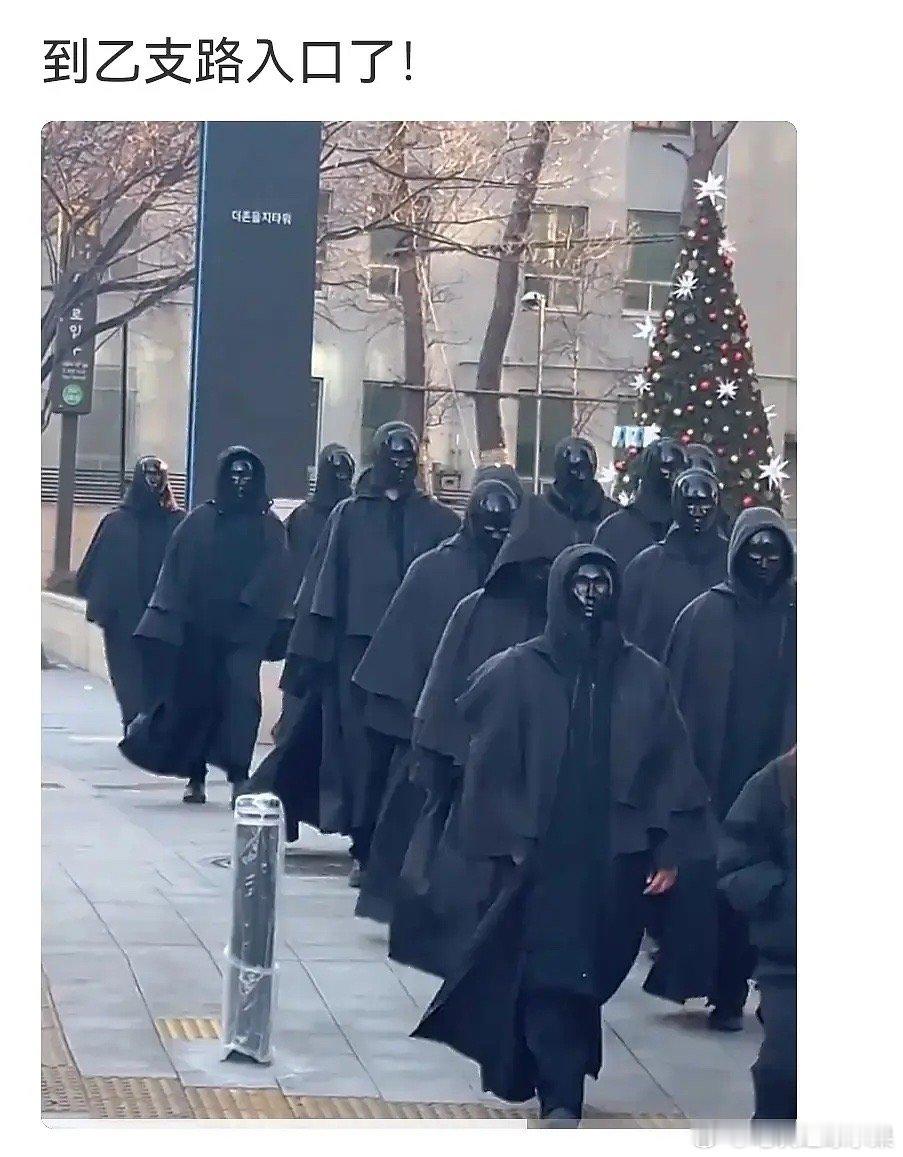 我去 你们知不知道我地回归宣传有多搞笑一堆人像xj一样在大街上走来走去，然后在地