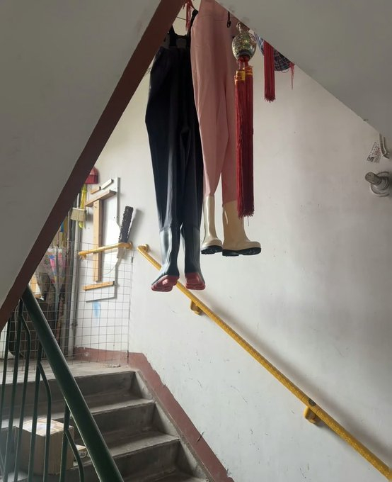 牛魔，谁tm这样挂衣服 吓死我了 