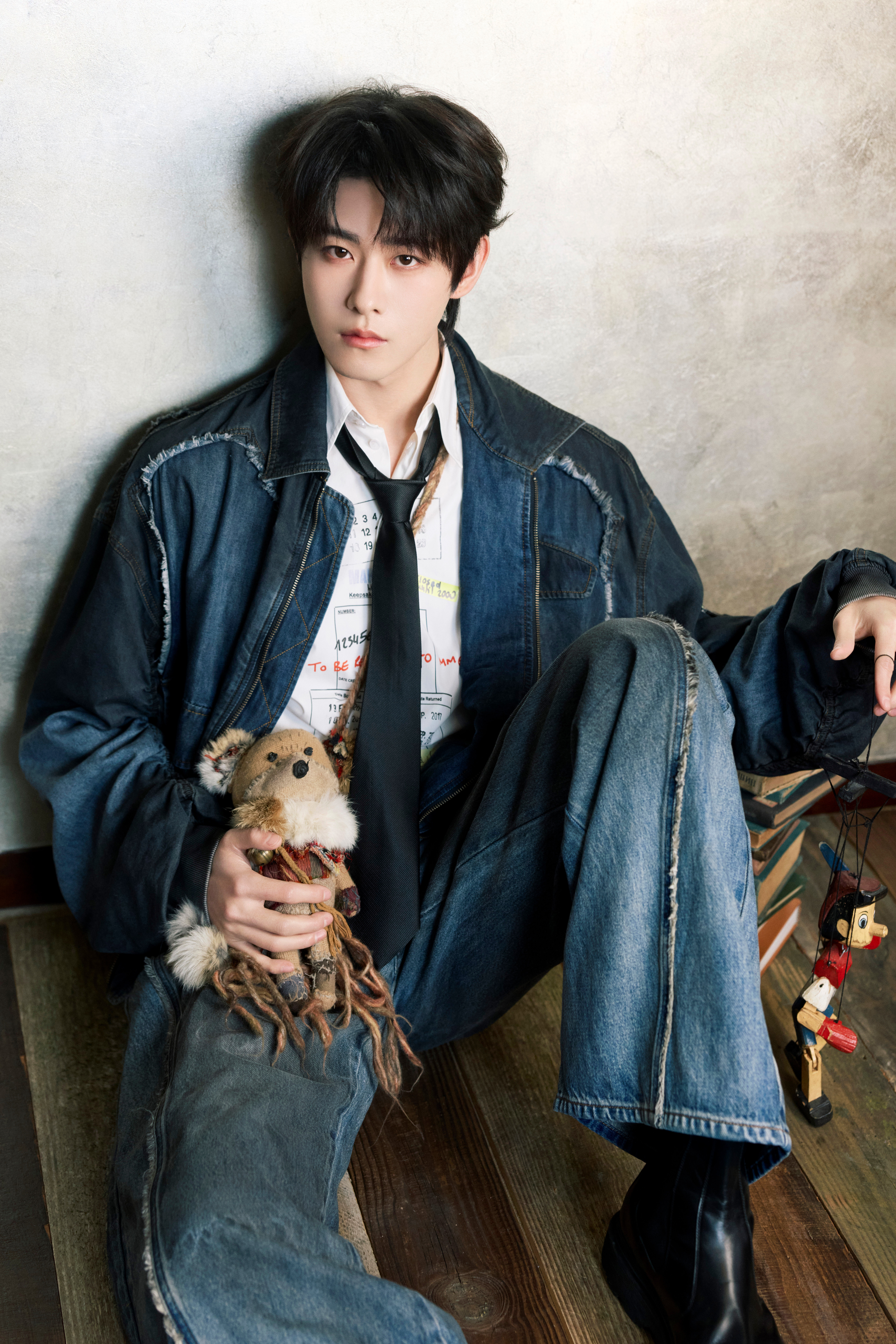 田嘉瑞 × 「月鳞绮纪」剧宣造型大片，一袭 Feng Chen Wang 202