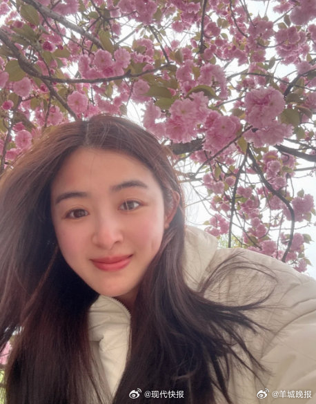 #张含韵初代甜妹杀伤力#【#张含韵37岁生日发新歌绘人间#】4月9日，是37岁的