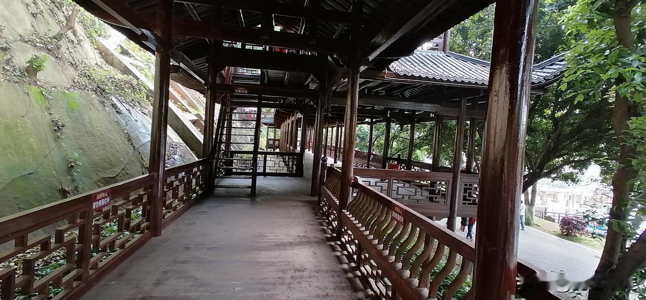 有朋友说，只要不出门，就可以不花一分钱。
其实，我就是出门，也可以做到不花一分钱