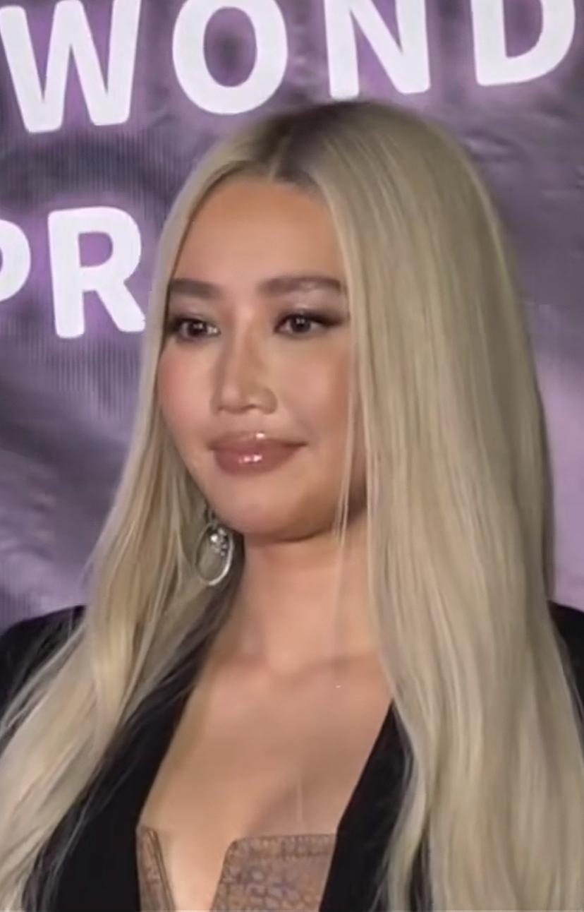 A-Lin黄丽玲歌手直拍这么瘦吗？感觉比她在直播上还瘦很多。
前不久她还是阿妹的