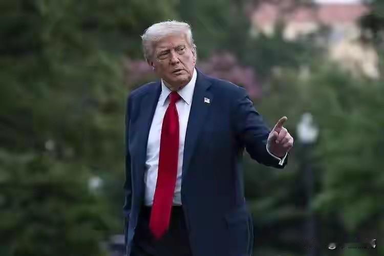 美伊战争最憋屈的就是伊朗。

宗教领袖在美国以色列第一轮轰炸中就命归天国了。
