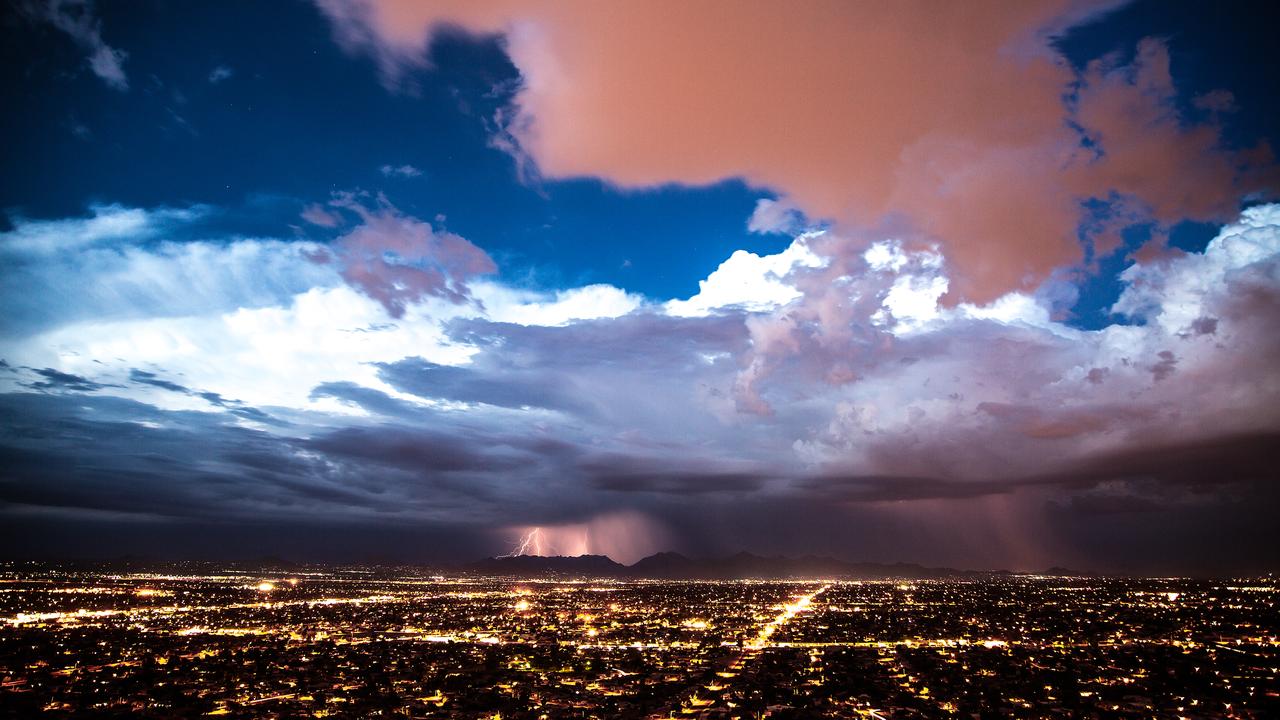 为什么“发小结婚”，越来越被祝福，而不是被质疑？
你有没有发现一个变化？
以前听