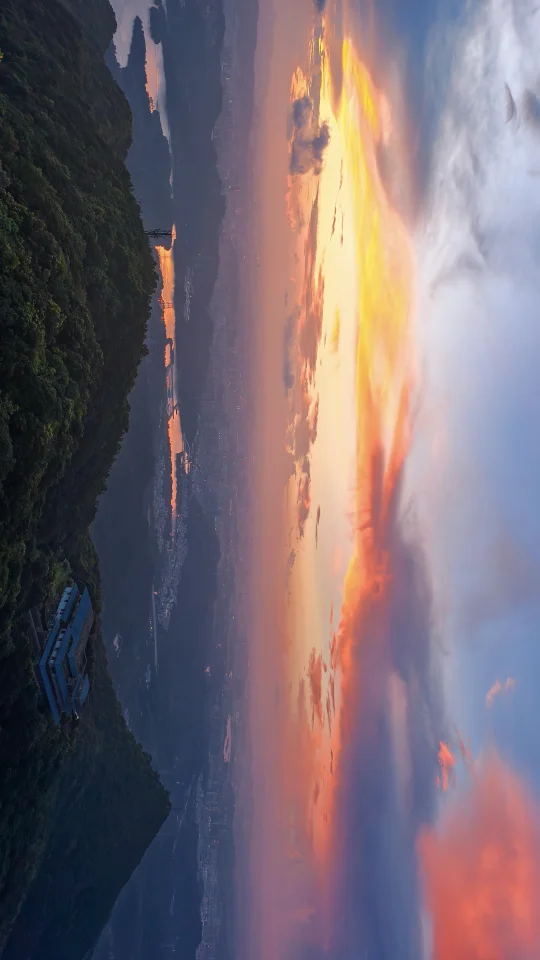 在梧桐山顶看一场绝美的晚霞日落🌅