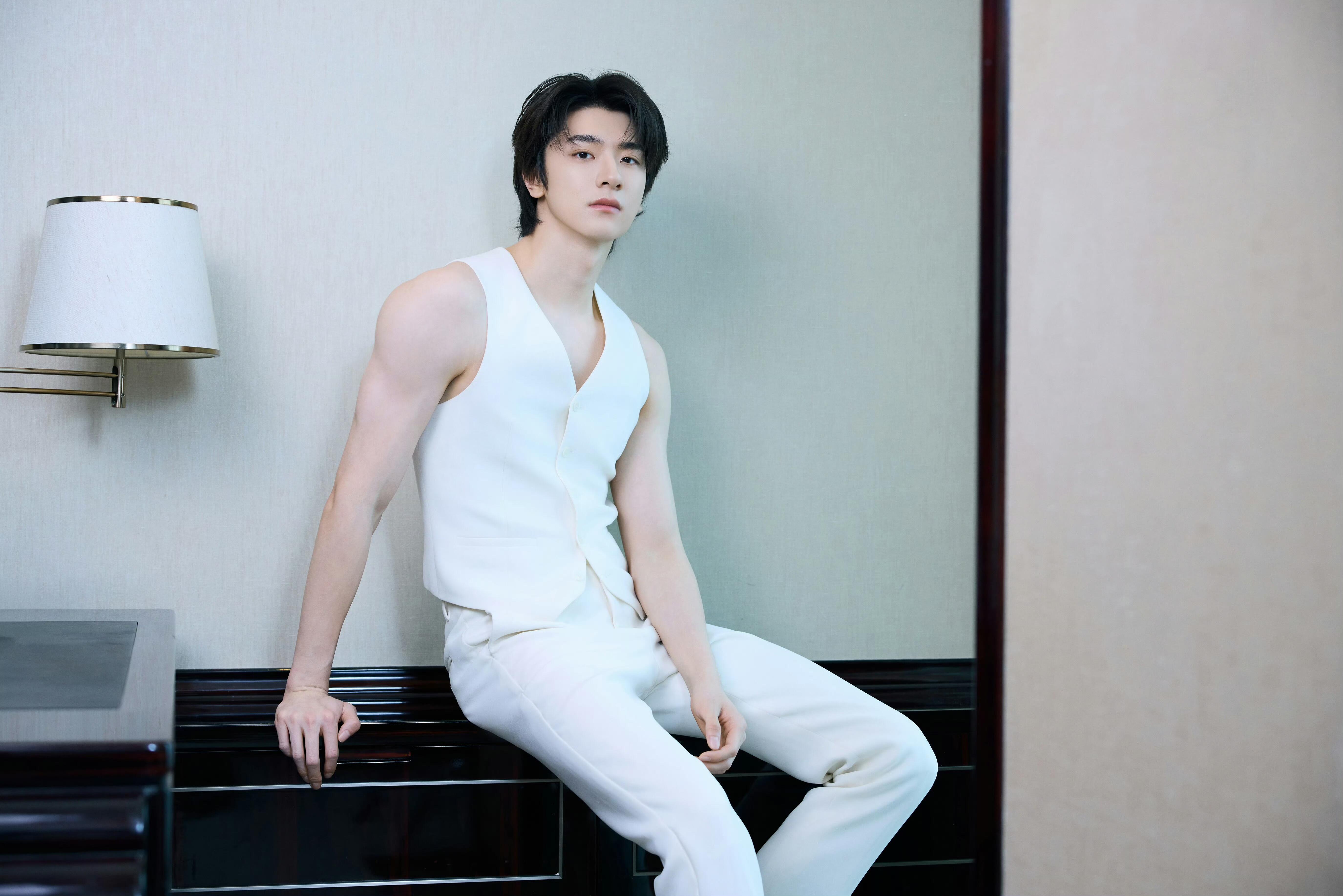 林一顶级走秀身材这身材比例真的没谁了，气场全开，结果说话软乎乎的林一走秀跟说话完