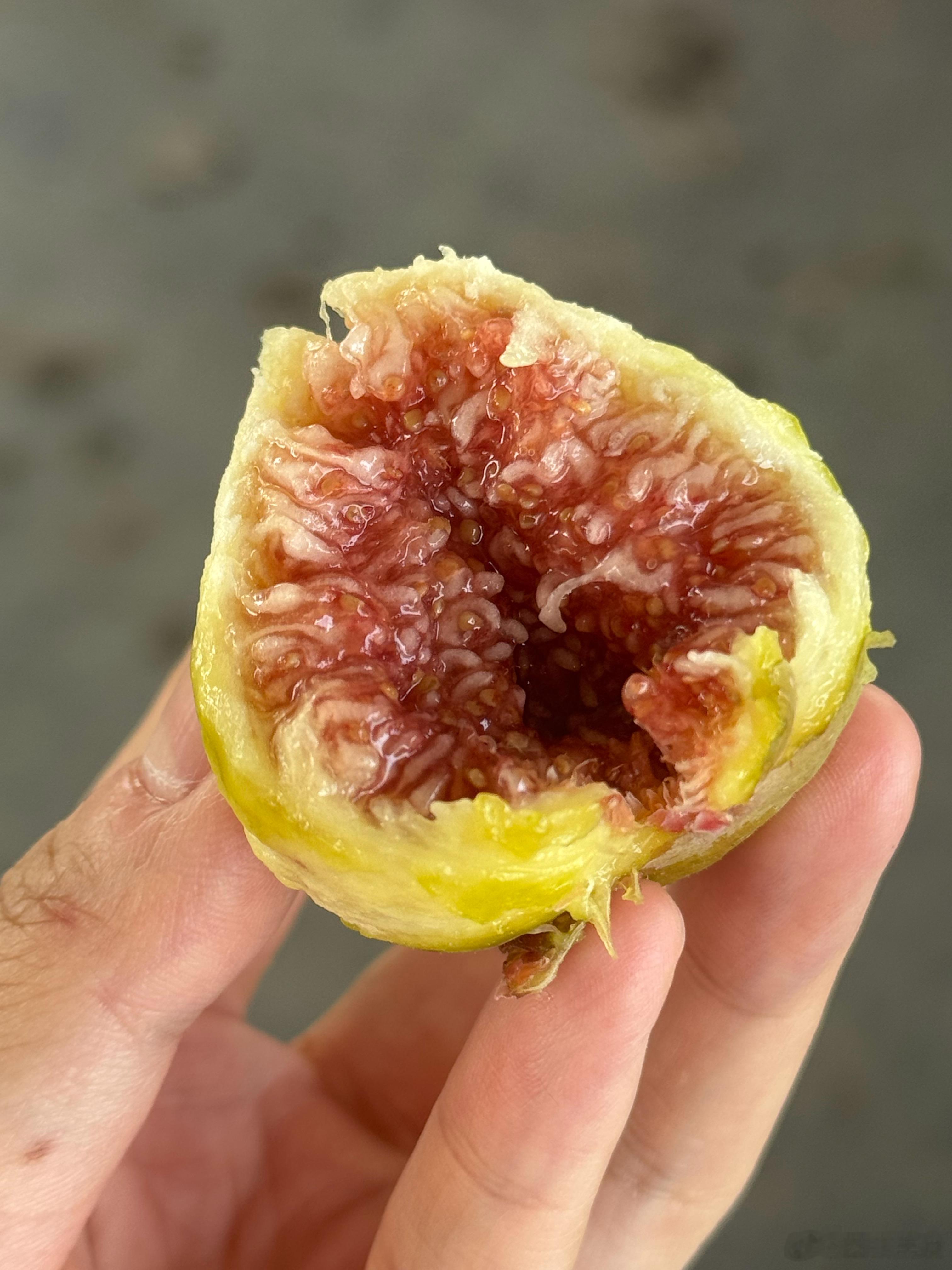 在双流的无花果园，开了二十多公里来自提，只剩了芭劳奈这个品种，2斤差不多60块，