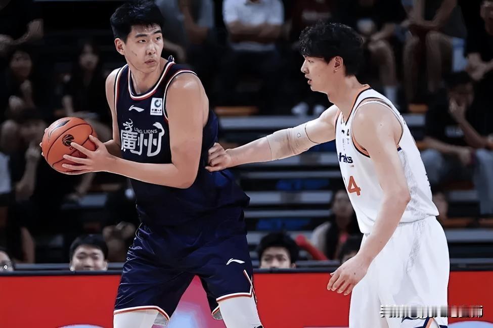 CBA第39轮：上海 vs 广州
4月15日，上海队与广州队展开了一场激烈精彩的