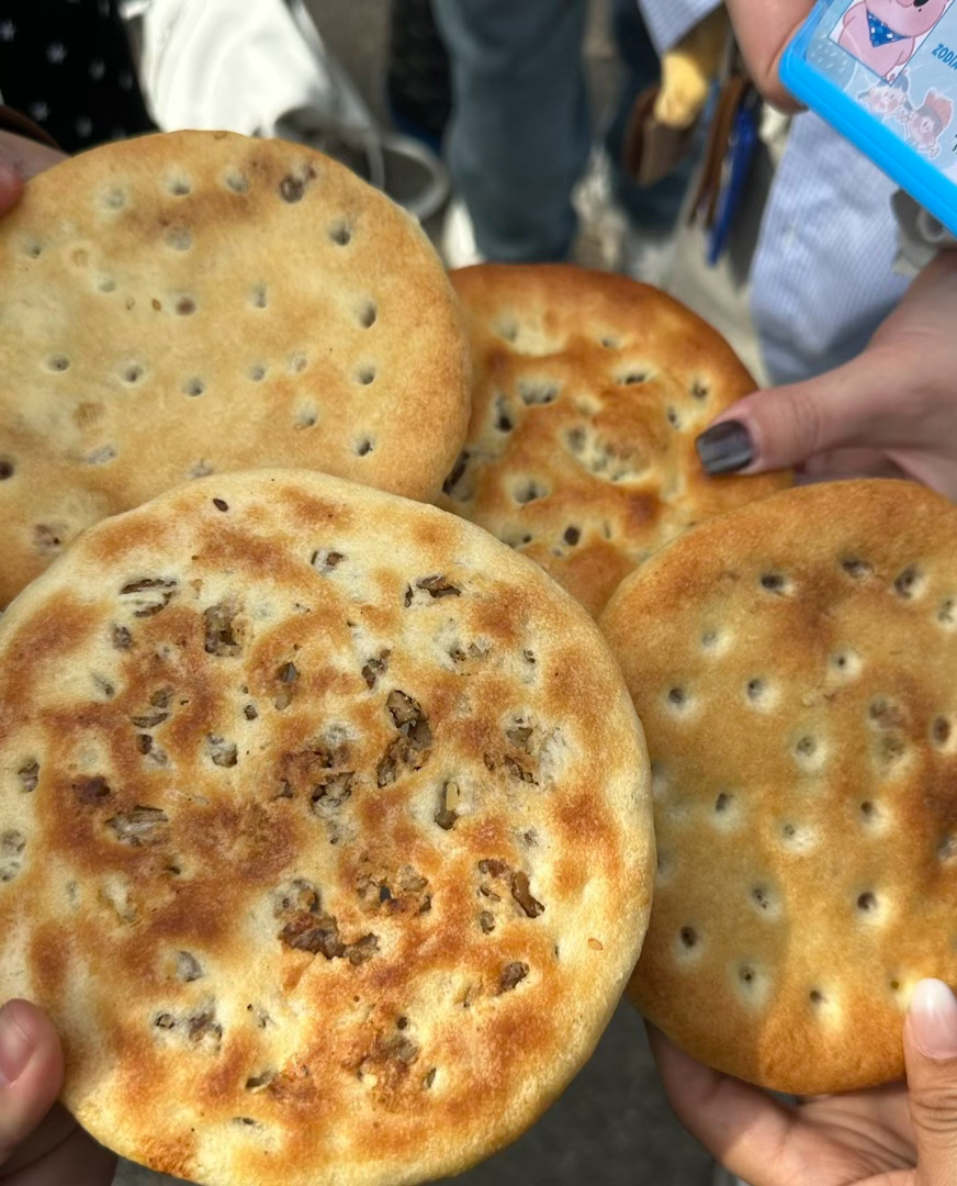 超燃现场吃到鹭卓从新疆带的馕了以后不吃醋只吃鹭卓超燃的馕 鹭卓的馕，比我的爱情还