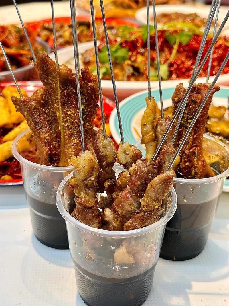 多地官宣春假清明连休6天你们准备去哪玩？我打算去徐州吃烧烤，听说那里的烤串要涮甜