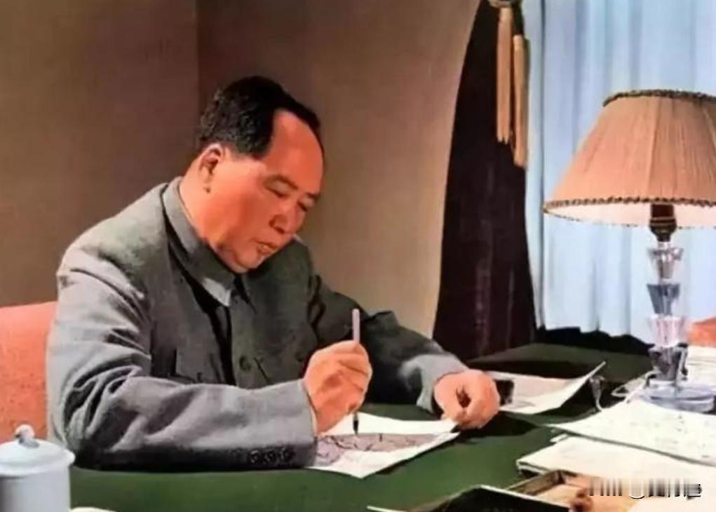 毛主席的四个“未解之谜”：第一，中年得“痣”；第二，毫发无损；第三，没有上过军校