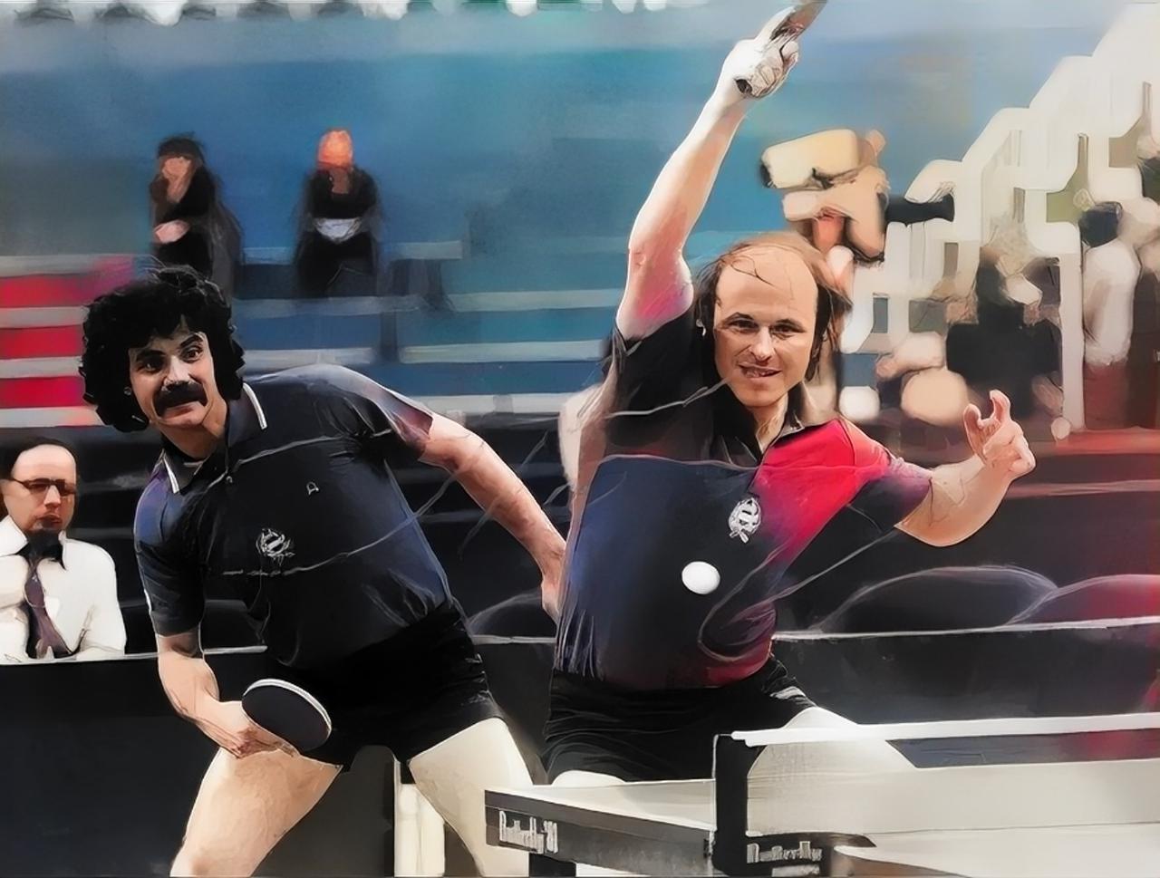 乒乓回忆杀！这张图片的两位主角是上世纪七十年代最优秀的乒乓高手之一，以他俩领衔的