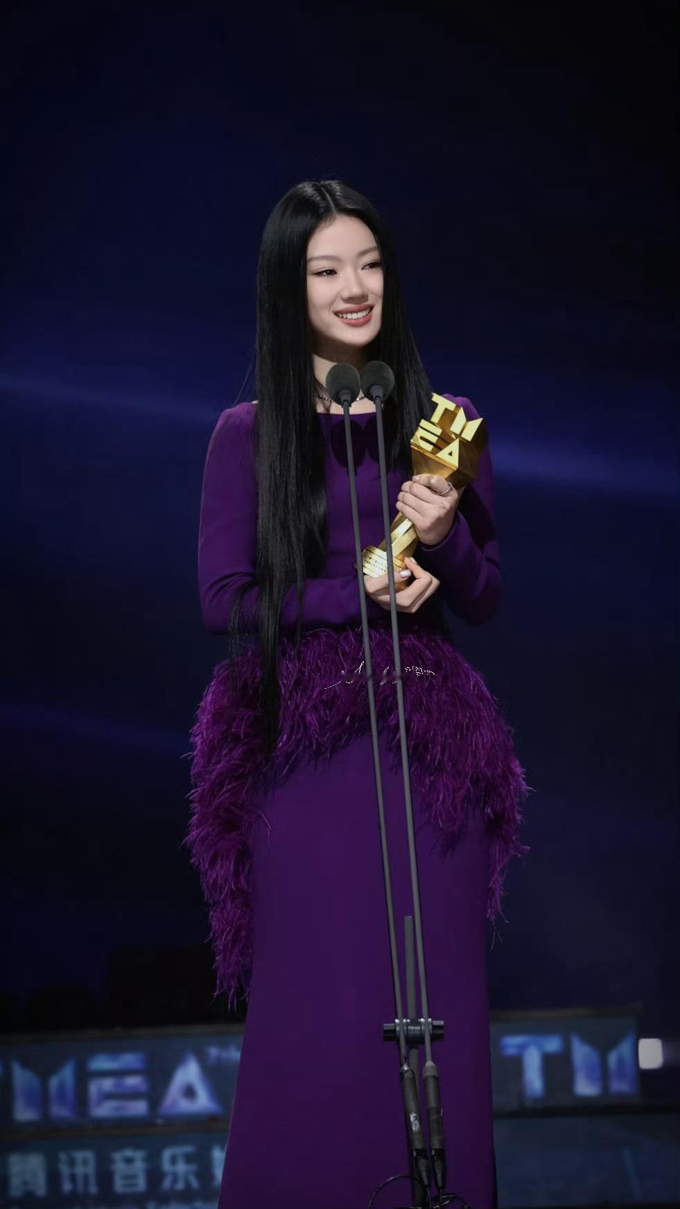 单依纯二封内地最佳女歌手恭喜呀女孩