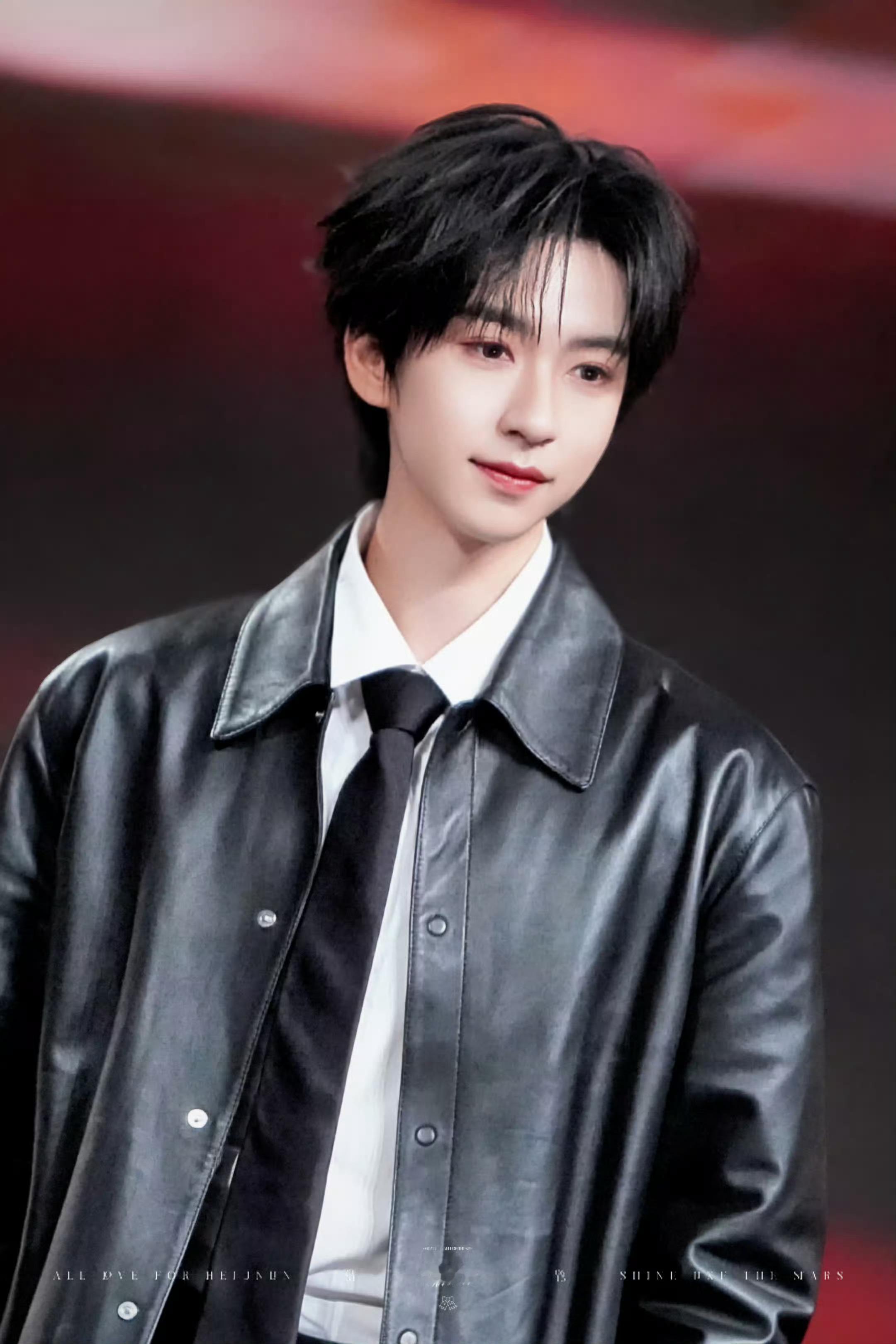 贺峻霖超话星愿池马年添个新装扮残影-时代少年团-贺峻霖[音乐]“永远热爱自己，永