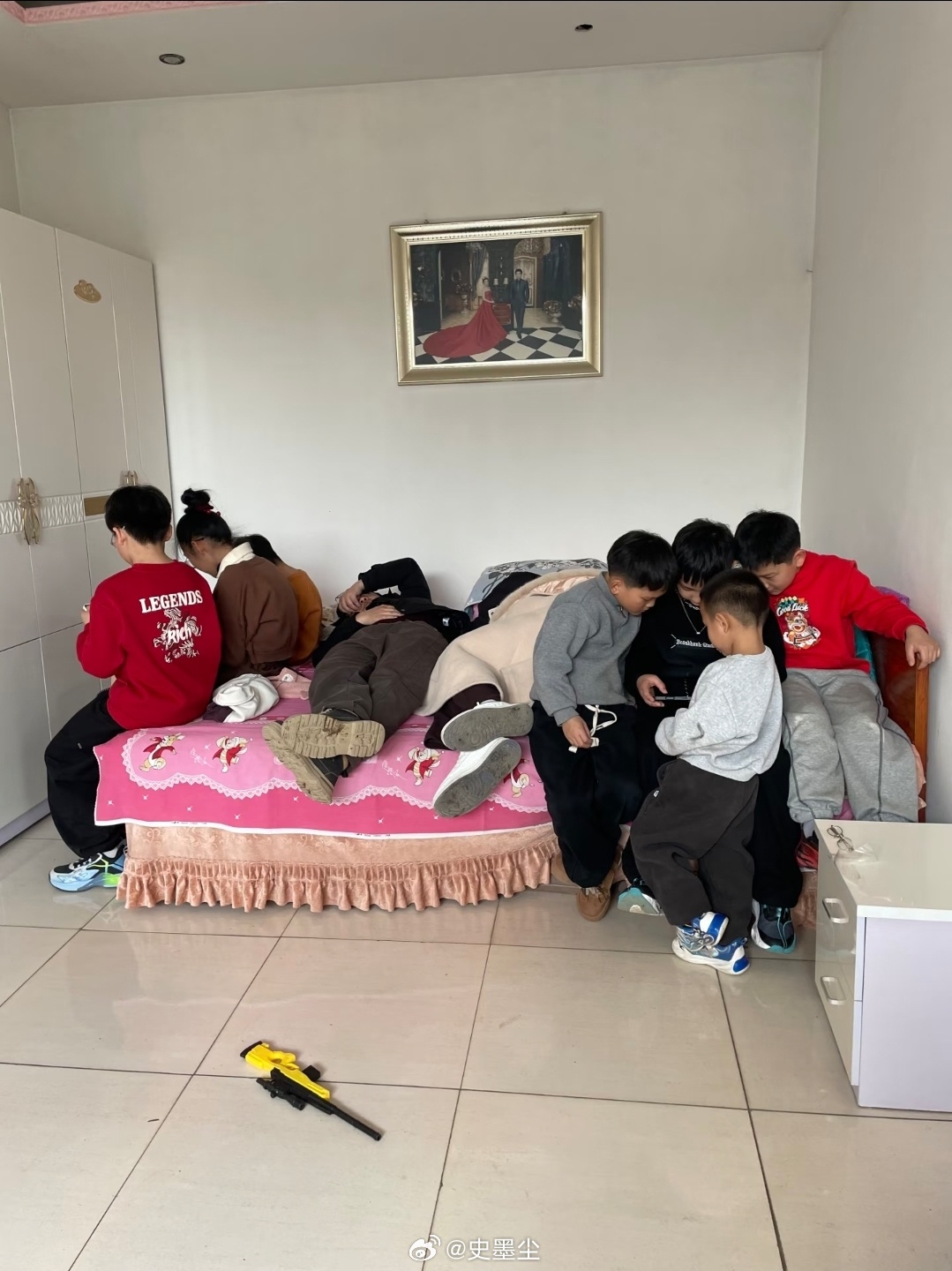 家长不刷也没用，他们自己也没啥娱乐，也没什么时间去做自己的爱好，也只能刷手机当娱