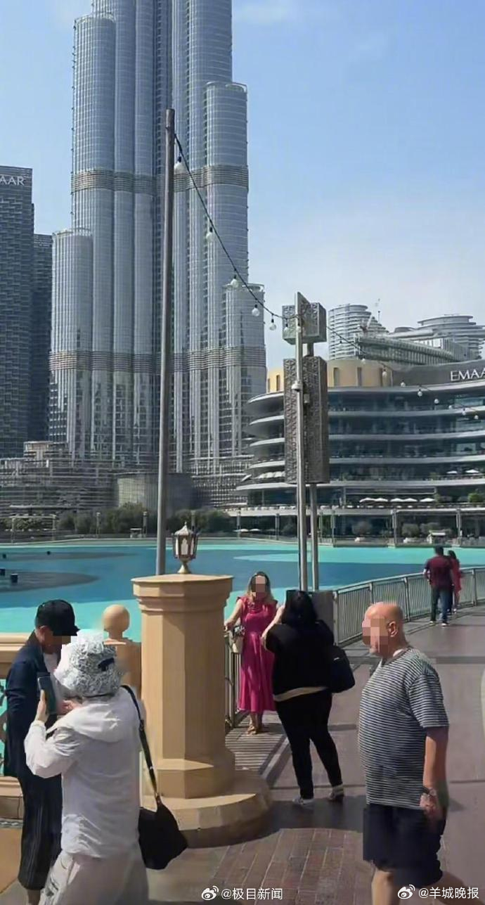 #滞留迪拜中国游客遭遇酒店涨价#【迪拜机场停运后，有中国游客无法继续旅行亦无法回