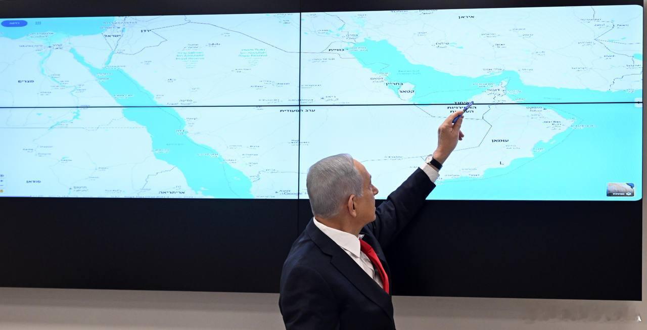 内塔尼亚胡说拉里贾尼已身亡 据说是小胡子今天在以色列内阁会议上的视频截图。无法甄