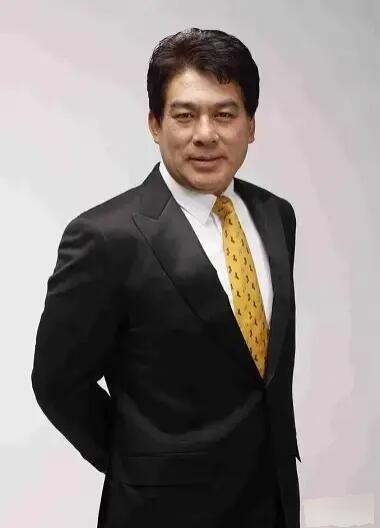 主持人问朱时茂:“你最烦恼的一件事是什么？”朱时茂说:“回父母家最烦恼...