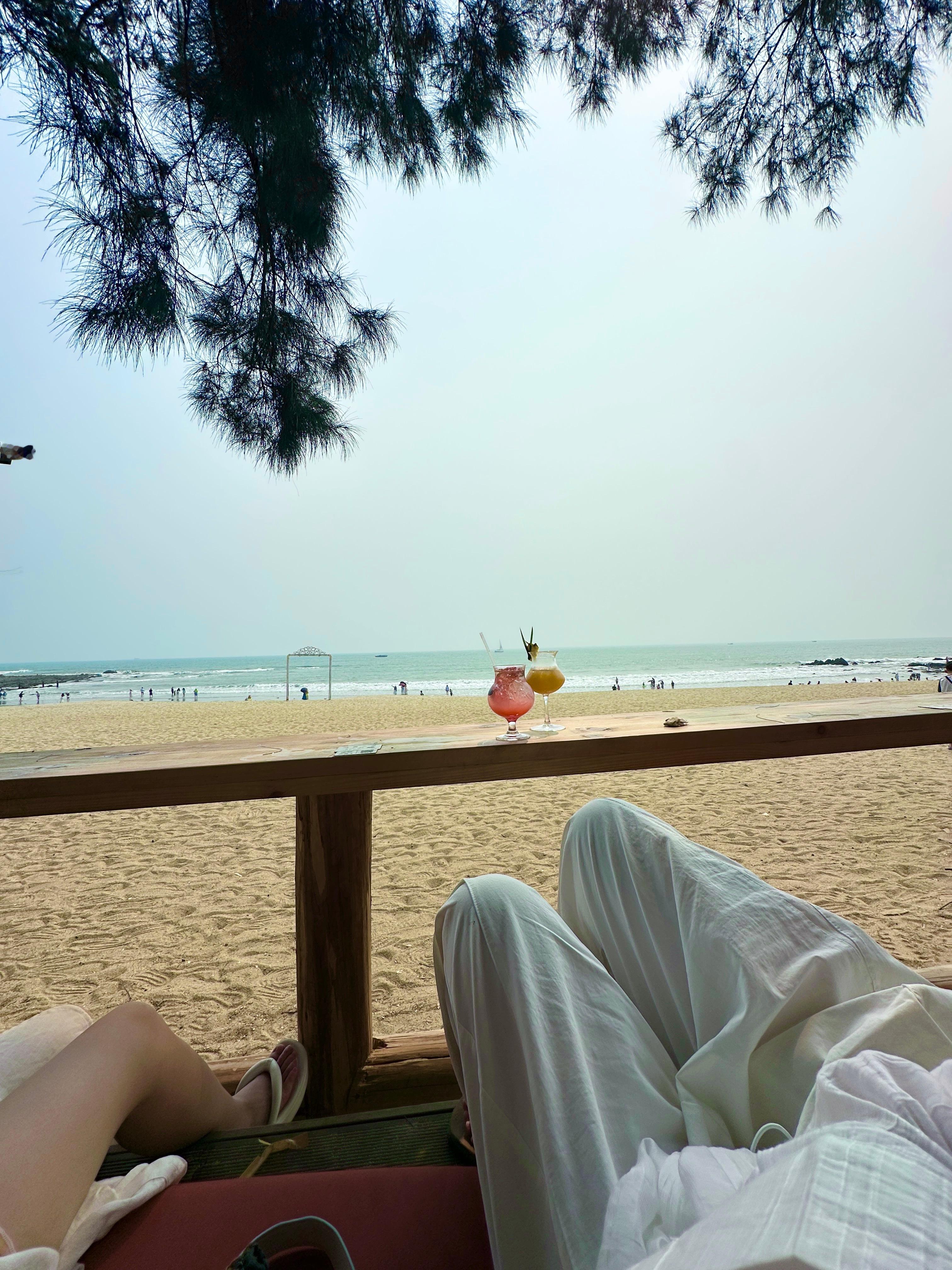 两个人就这样在北海大拍特拍晚上卸妆的时候，我还以为我自己带的是磨砂卸妆膏，就还奇