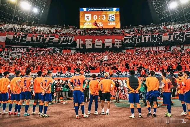 原因是什么？同样是输球，球员同样也都努力了，并且一个是0:3，一个是0:1，但谢