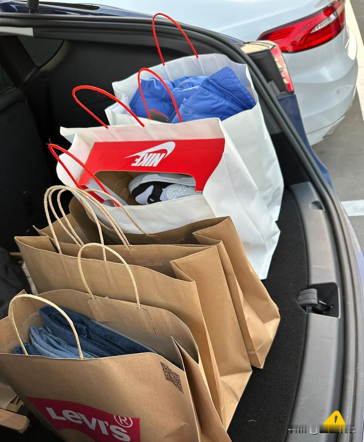 闺蜜送你旧孕妇装，别急着觉得被敷衍。
这是她给你“金不换”的实战经验。
她踩过雷