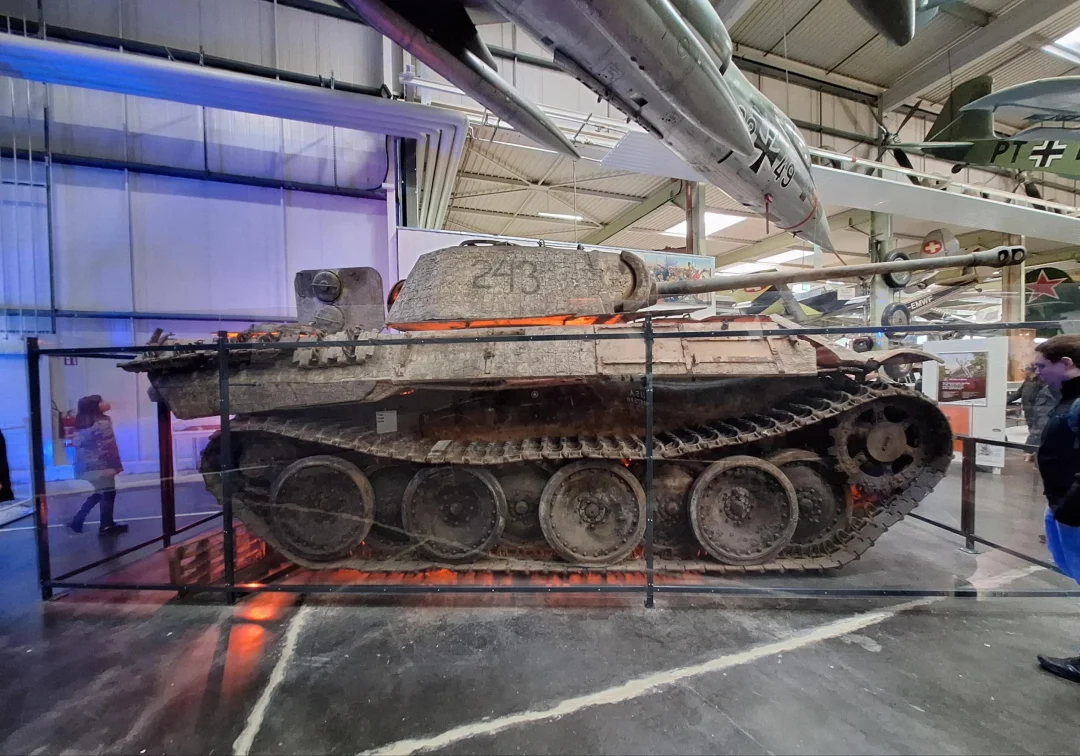 德国博物馆里展示被击溃的豹式坦克
