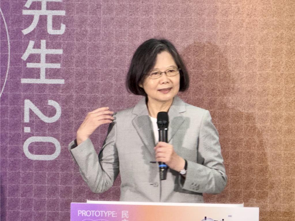 台湾地区前领导人蔡英文又跳出来发表声明！接受亚洲杂志专访声称中国在南海和台海行动