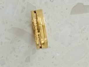 黄金终于下跌了，
给当前备婚的年轻人和准家长们，
减轻了不少压力。

还有给为了