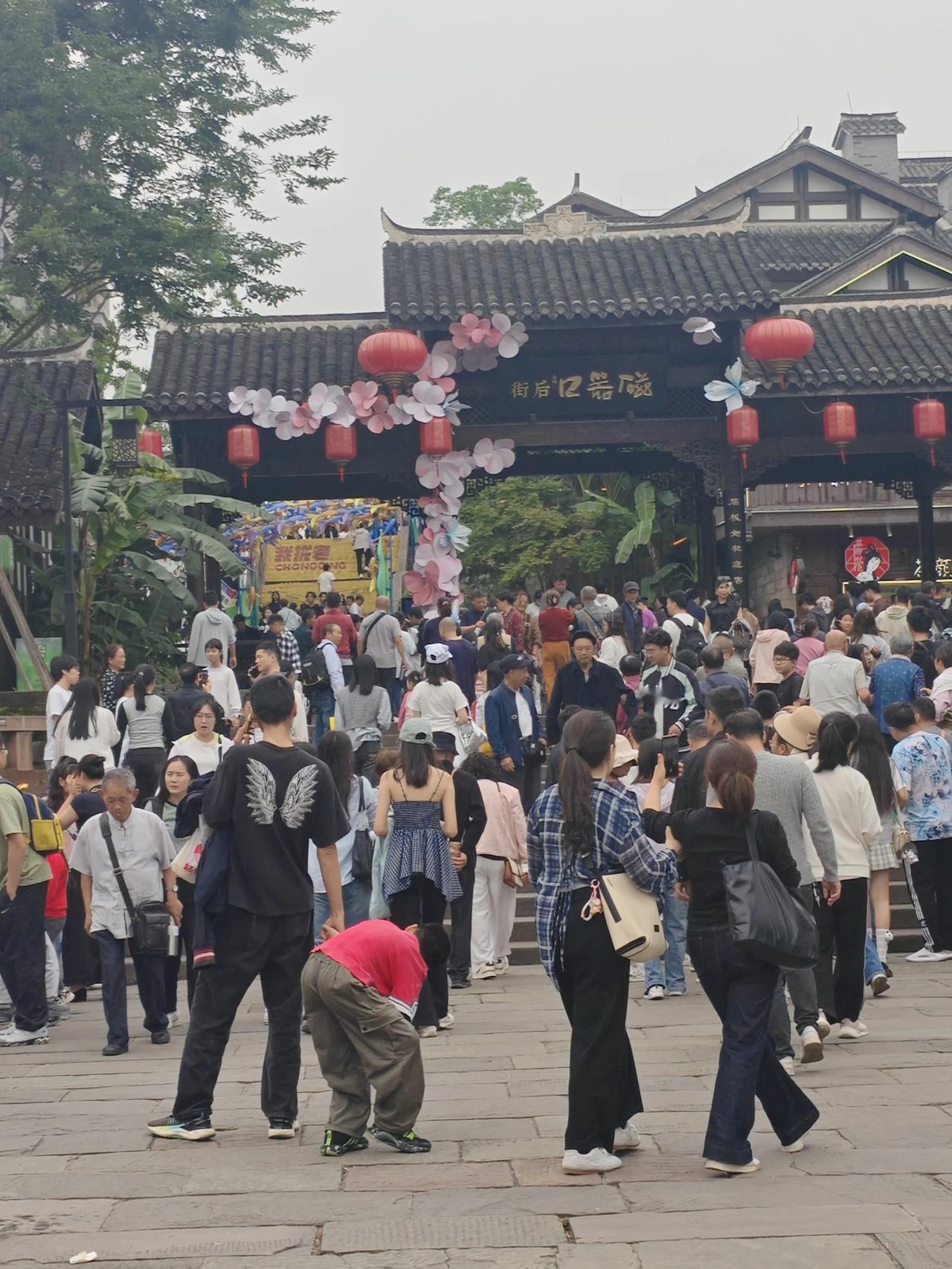 一个不用游客花一分钱，就可以在景区内随便吃，随便喝，随便玩的重庆4A景区磁器囗古