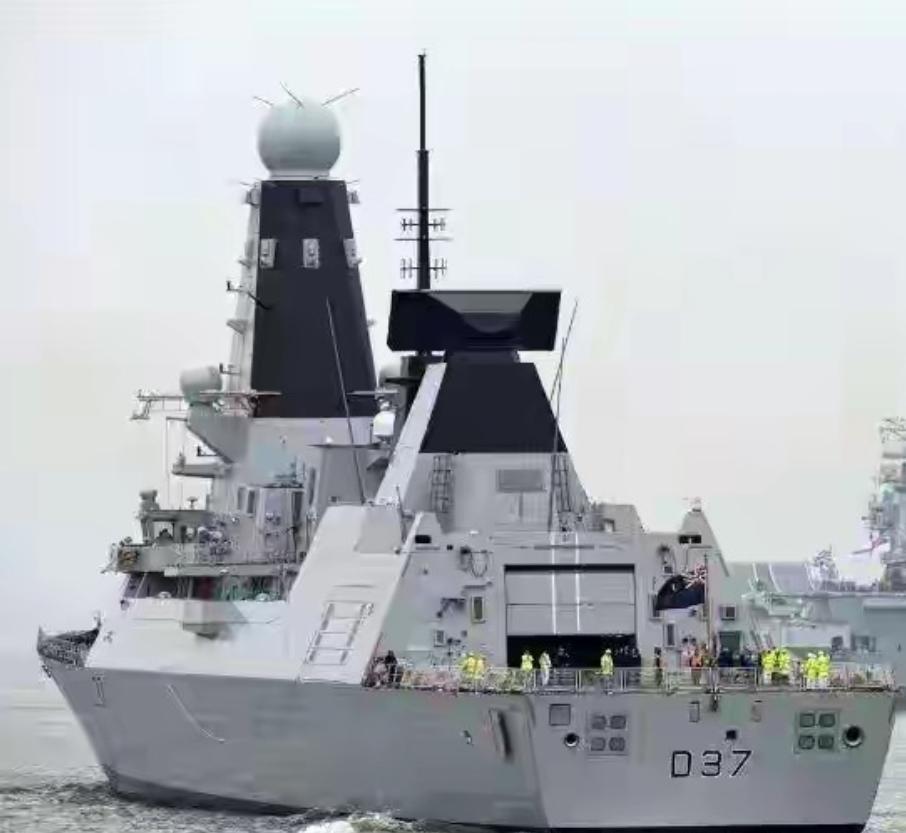 一点也不惯着，中国支持阿根廷马岛主权后，英国战舰直接冲向马岛
 
今年6月25日