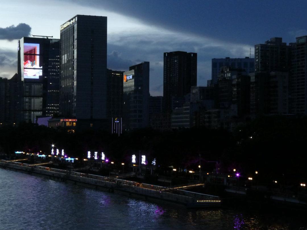晚安每一天，奉上浪漫的广州越秀蓝调之夜落日晚霞珠江夜色蓝调夜晚 松下ZS99 广