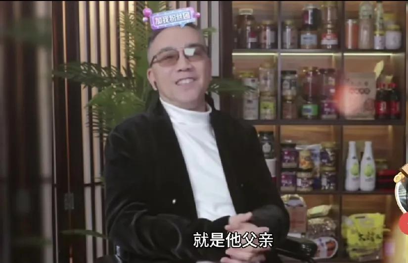 今天终于看到杨仪老师在直播间的发自内心的笑容了。真为你高兴。你借用他人“说相声好