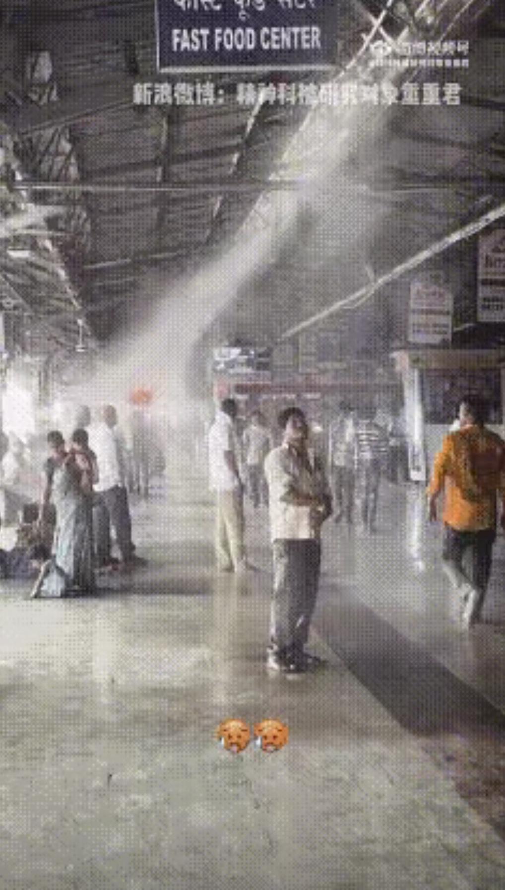大家都知道最近印度的气温高达40-50℃，晚上最凉快的时候都有35℃！

在公共